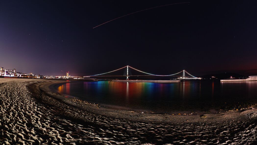 大桥夜影，背光闪耀海岸，4K超高清壁纸（3840x2160）免费下载