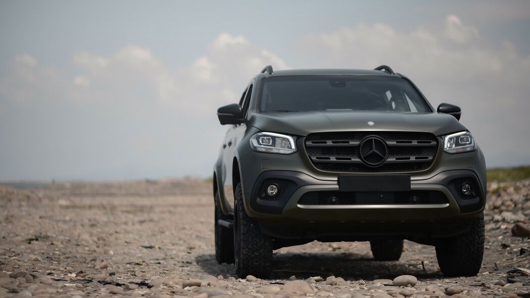 梅赛德斯-奔驰X250D豪华SUV，4K高清前视图壁纸，3840x2160极致画质，一键下载越野风范