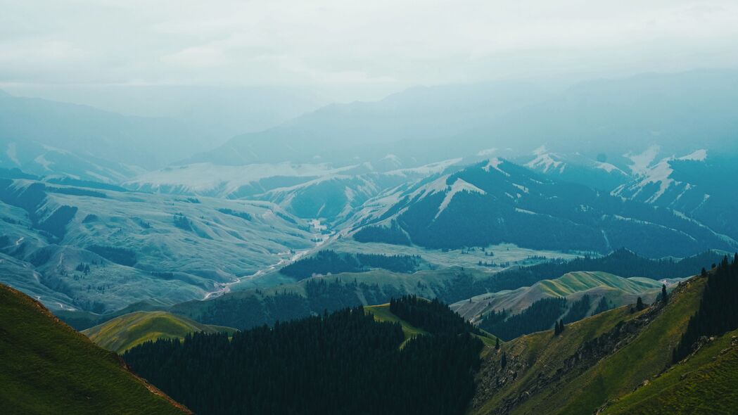 山脉雾景，绝美高度景观，4K高清壁纸（3840x2160）免费下载