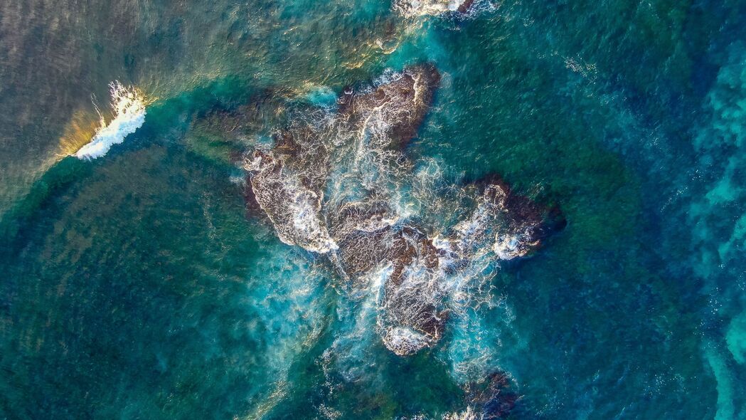 海礁鸟瞰，波浪之美，4K高清壁纸（3840x2160）免费下载