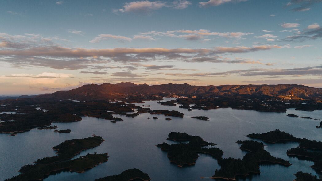 山脉岛屿海岸美景，4K超高清大海壁纸，3840x2160高清背景图片下载