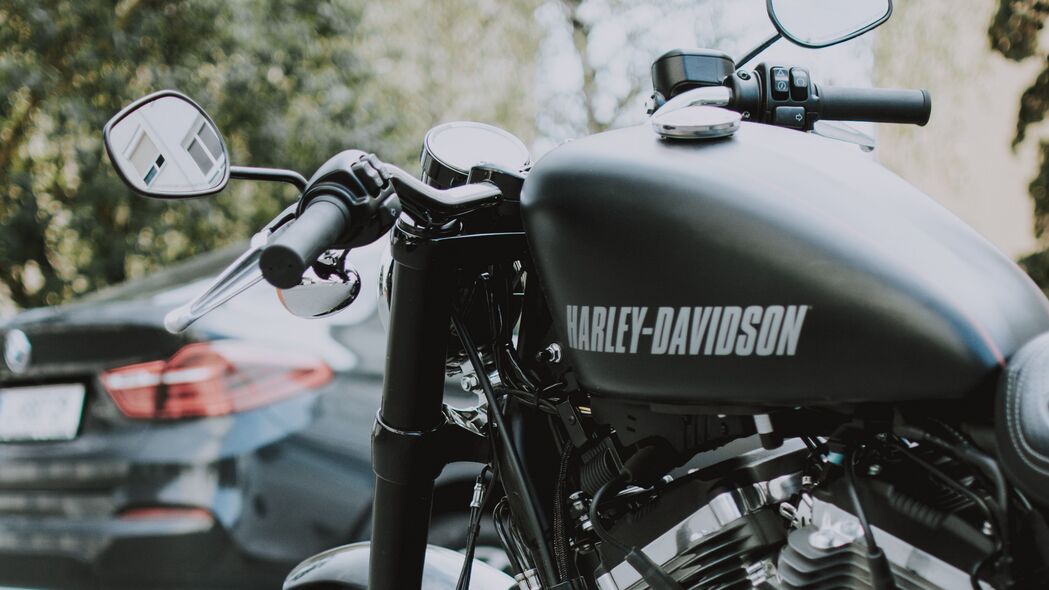 Harley-Davidson 摩托车自行车侧视图，炫酷黑色4K高清壁纸，3840x2160分辨率下载