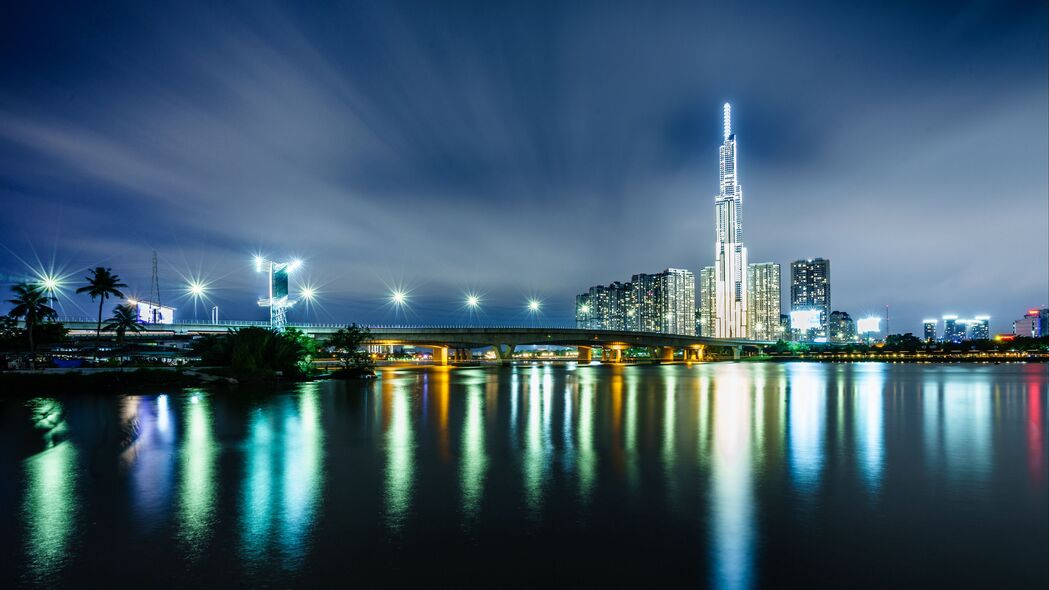 夜城建筑美景，河流映灯光，4K高清壁纸3840x2160下载