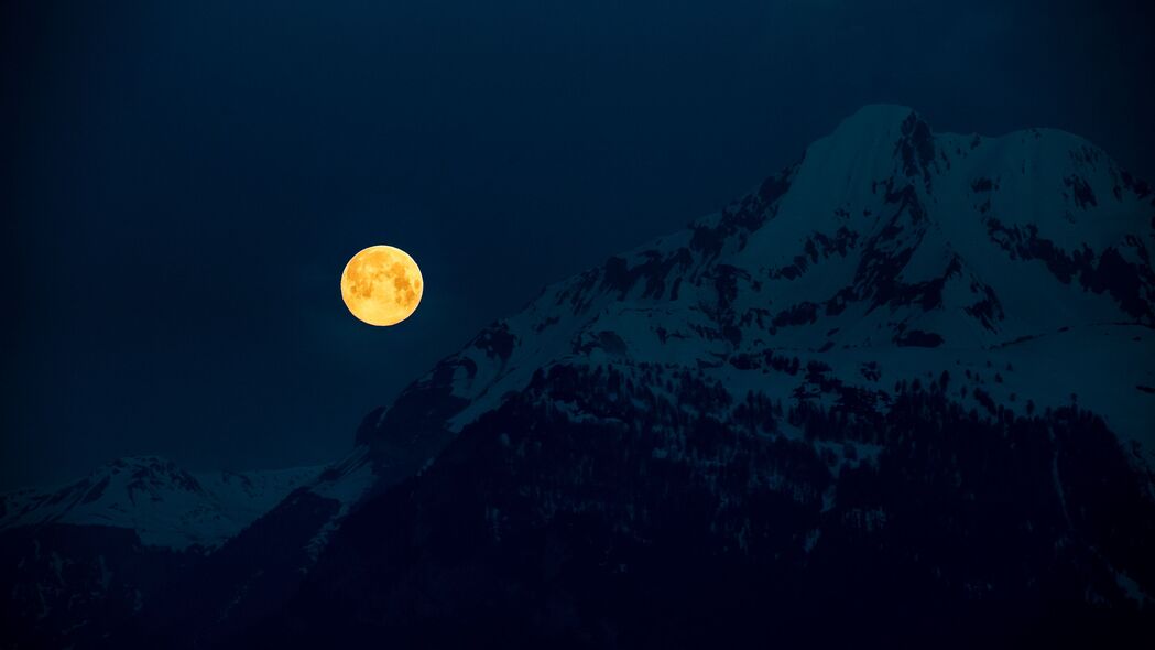 月亮山脉，高清夜晚满月4K壁纸，3840x2160超清背景图片免费下载