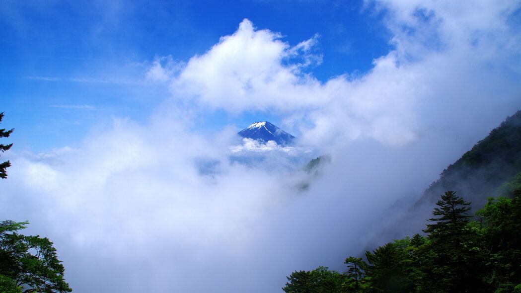 山峰云海之巅，绝美高度风景，4K超清壁纸3840x2160免费下载