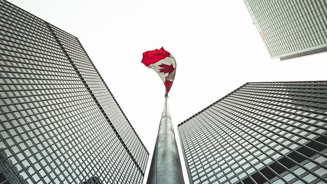 建筑之美，摩天大楼旗帜旗杆图案，高清4K壁纸3840x2160免费下载