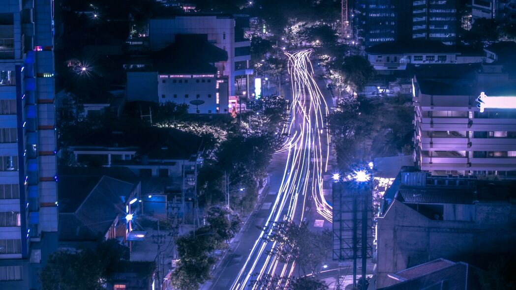 夜城道路鸟瞰，璀璨灯光运动盛景，4K高清壁纸3840x2160免费下载