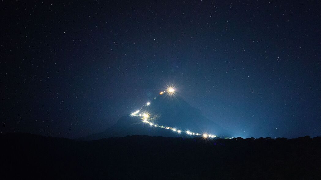 山峰光影交错，绝美夜光4K壁纸，高清3840x2160下载