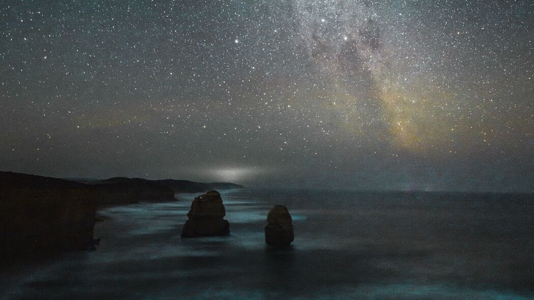 海滩夜韵，星空银河映海洋，4K高清壁纸3840x2160下载