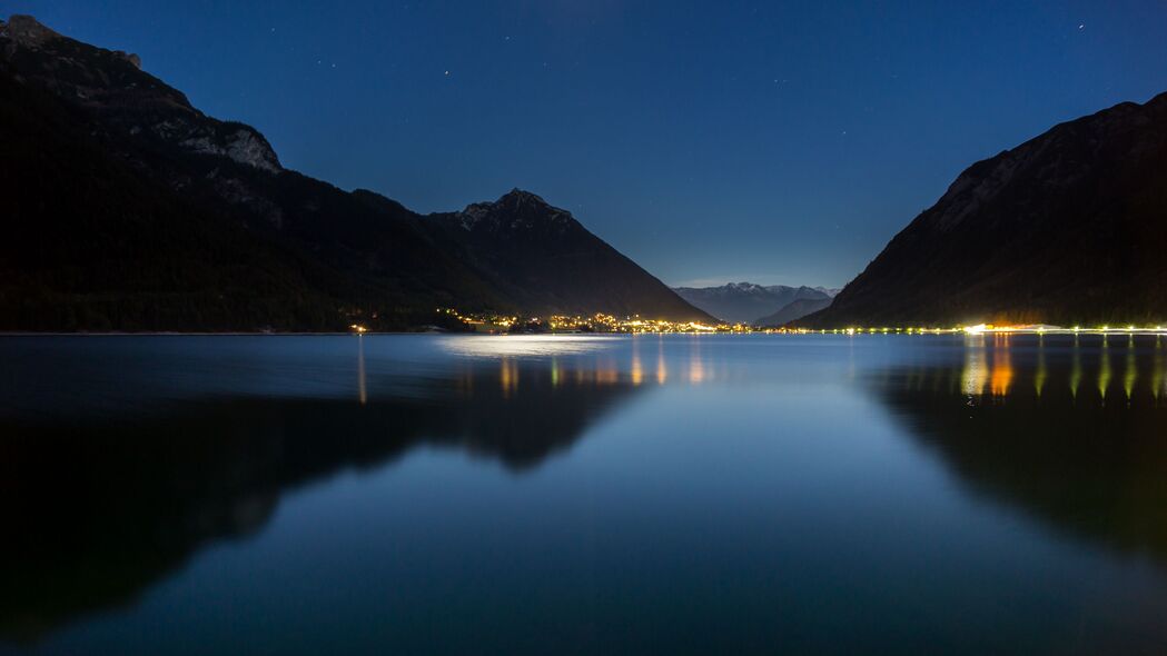 湖泊映光，山脉映影，城市夜景4K高清壁纸，3840x2160极致下载