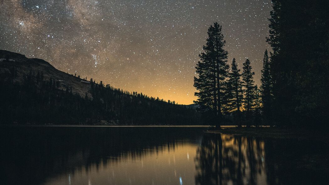 湖泊之夜，星空璀璨，深色风景4K壁纸，3840x2160高清下载