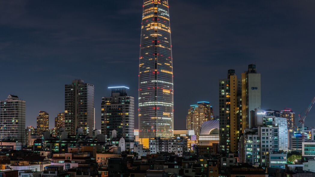 塔与城市夜景，绝美背光建筑4K壁纸，3840x2160高清下载