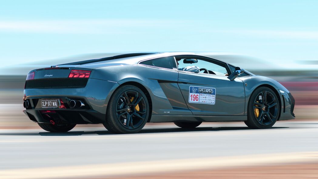 兰博基尼Aventador灰色跑车速度运动4K壁纸，高清3840x2160汽车图片下载