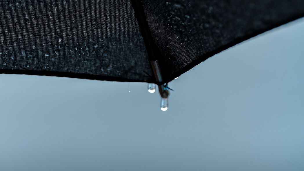 4K高清雨滴壁纸，湿意雨伞，细腻水滴，3840x2160超清背景图片下载