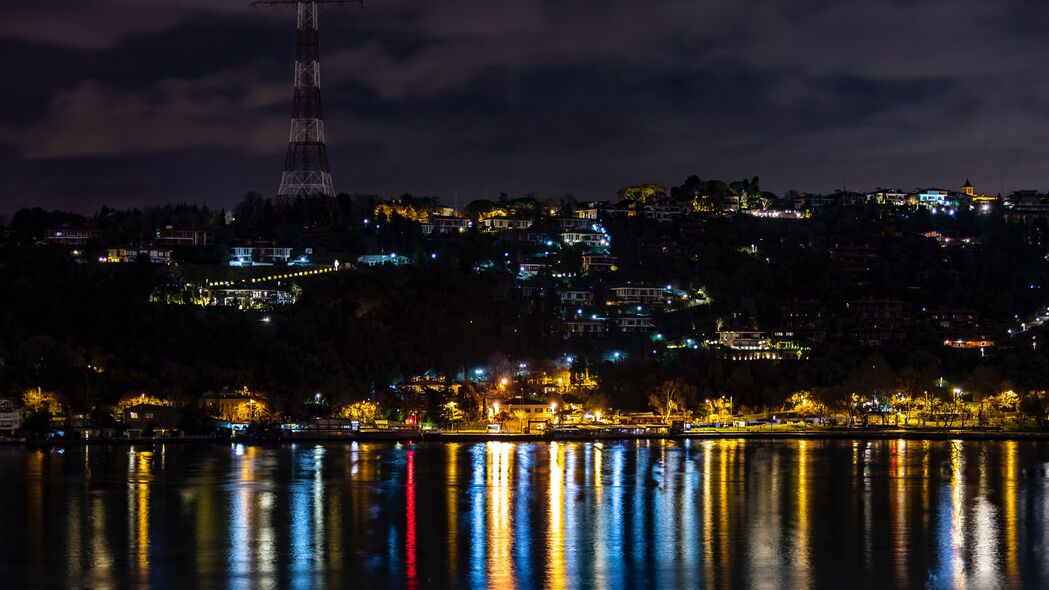 夜城之光，伊斯坦布尔海岸灯光反射绝美4K壁纸，3840x2160高清下载