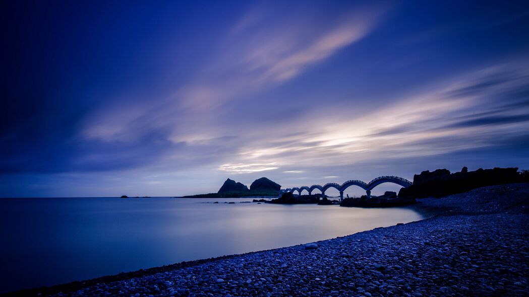 海岸石头桥梁日落晚景，绝美4K高清壁纸（3840x2160）免费下载