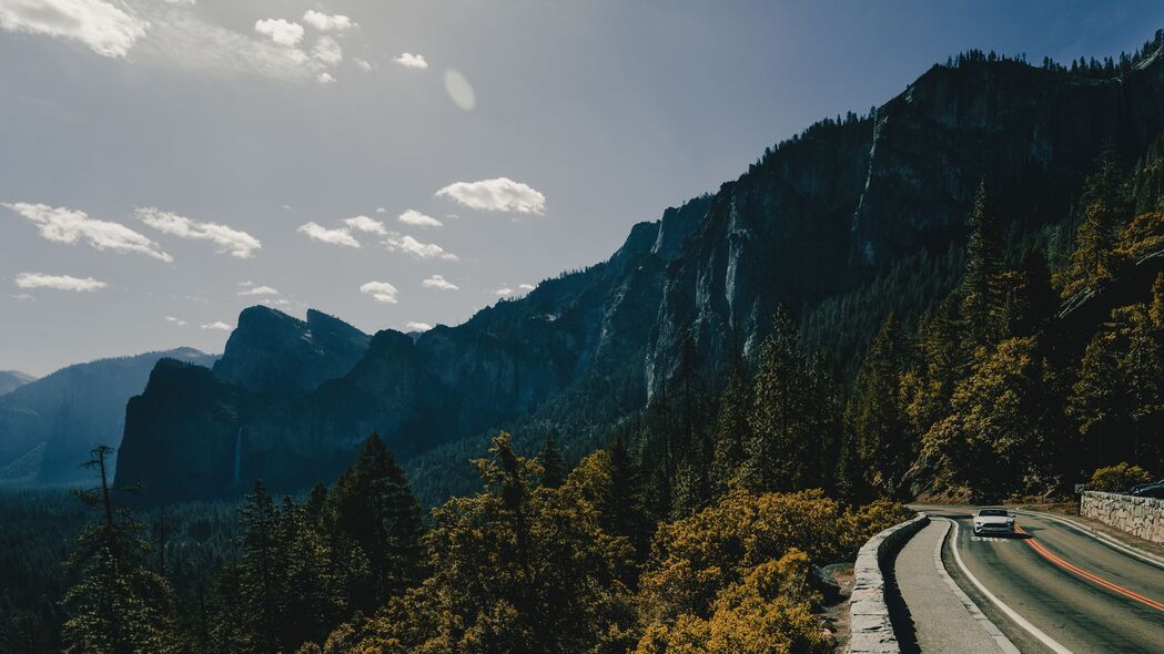 4K高清壁纸，山脉道路汽车运动，3840x2160分辨率精美图片下载