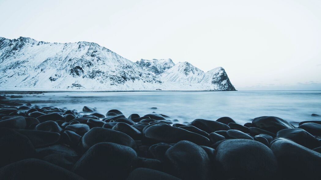 4K超清壁纸，山脉雪石湖泊美景，3840x2160高清下载