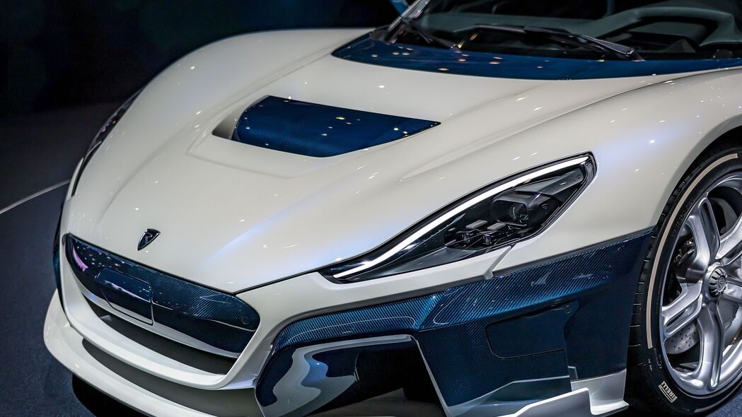 Rimac跑车大灯与车轮设计，精选4K高清壁纸（3840x2160）下载