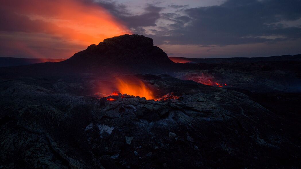 火山之美，震撼岩浆热浪，4K高清3840x2160壁纸欣赏与下载