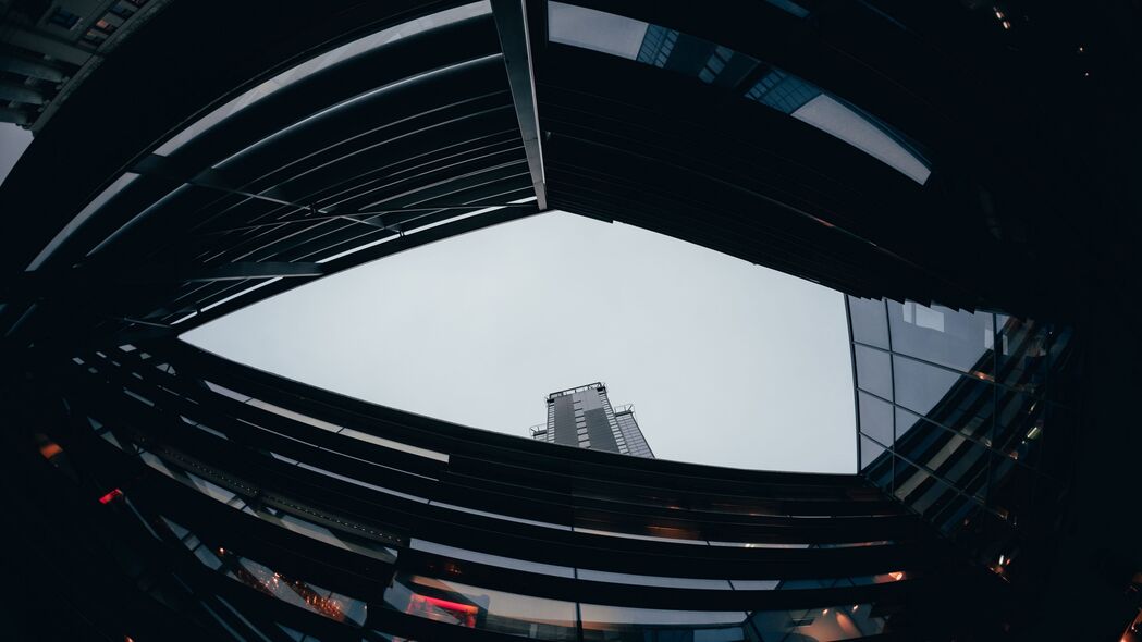 建筑底部视角，城市天际线下的4K超清壁纸（3840x2160）高清下载