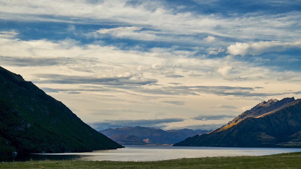 山湖水草美景，极致4K旅行壁纸，3840x2160高清下载