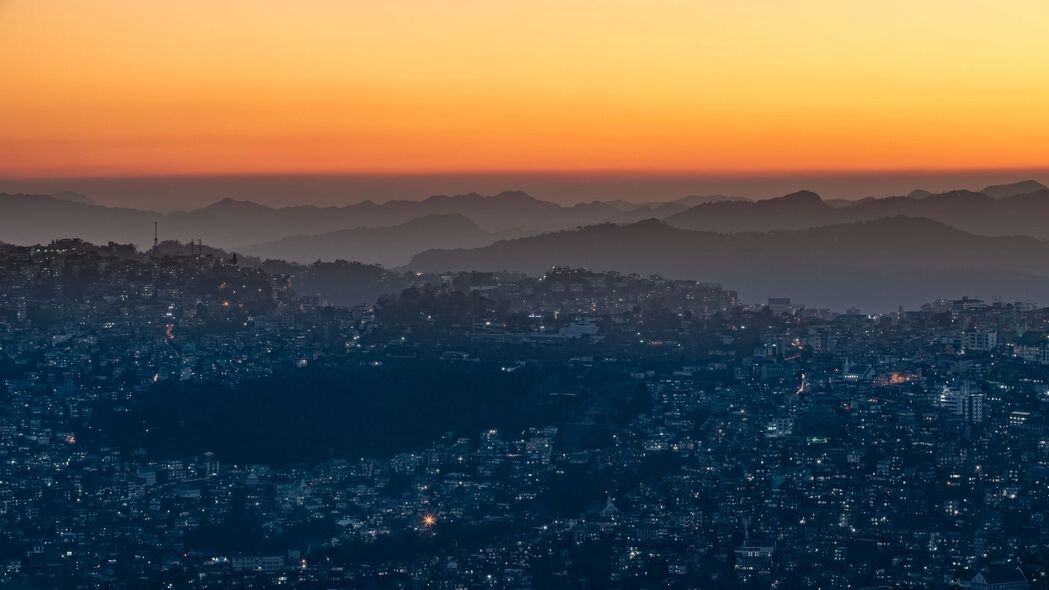 夜城鸟瞰，日落雾景4K超清壁纸，3840x2160高清下载