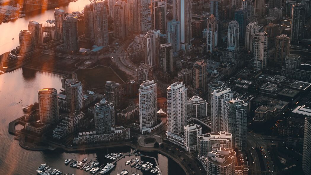 城市鸟瞰，温哥华建筑阳光射线美景，加拿大风光4K高清壁纸下载（3840x2160）
