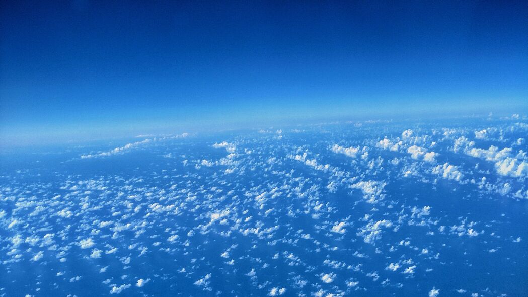 云漫天际，大气层揭秘，对流层高度之美，云上地平线4K壁纸，3840x2160高清风景图片下载