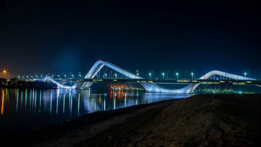 阿布扎比夜城桥梁建筑，城市灯光璀璨，4K高清壁纸3840x2160下载