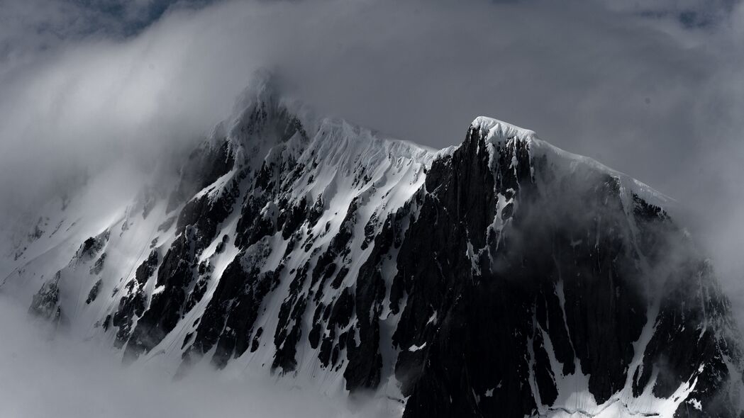 南极山雪雾峰4K超清壁纸，3840x2160高清风景图片下载