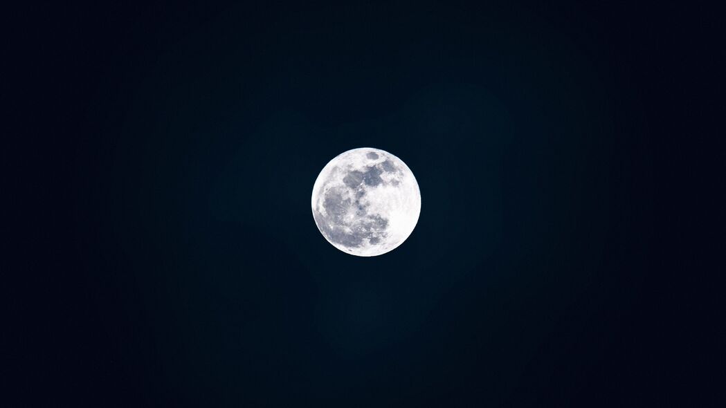 高清4K壁纸，满月之夜，卫星映照下的黑白梦境，3840x2160极致清晰度下载