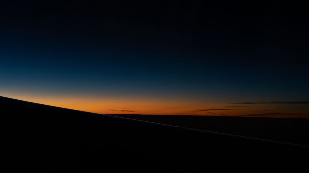 夜晚地平线的日落，深色天空4K高清壁纸，3840x2160超清下载