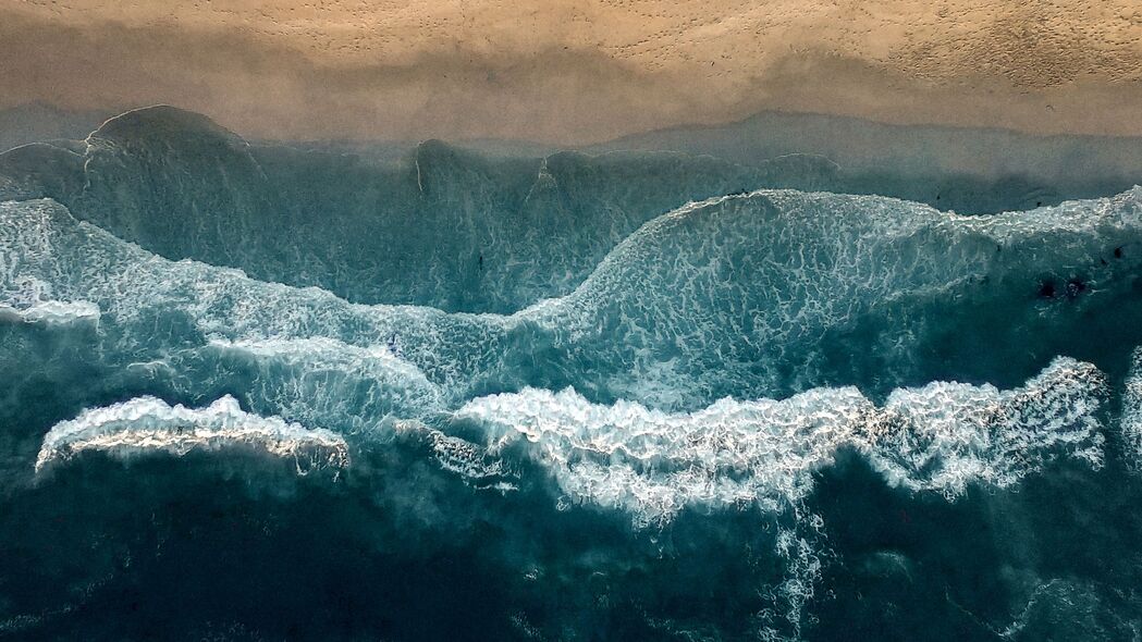 海洋鸟瞰，冲浪海岸波浪泡沫盛景，超高清4K壁纸（3840x2160）下载