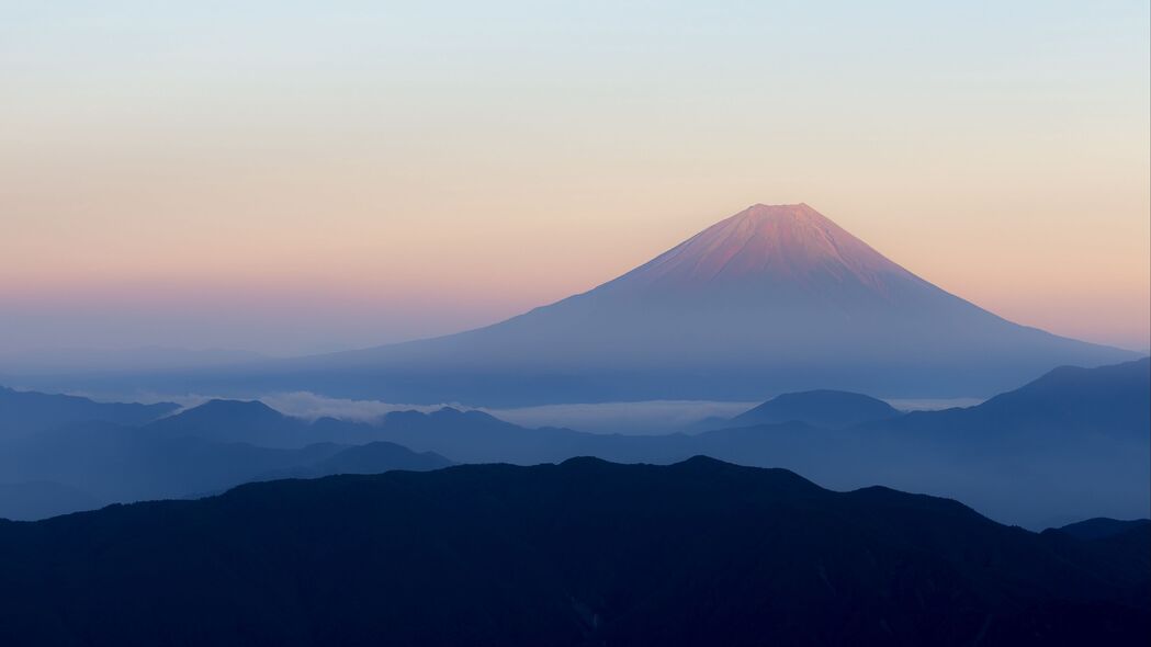 火山雾绕富士山，日本风光精选！4K高清壁纸3840x2160下载
