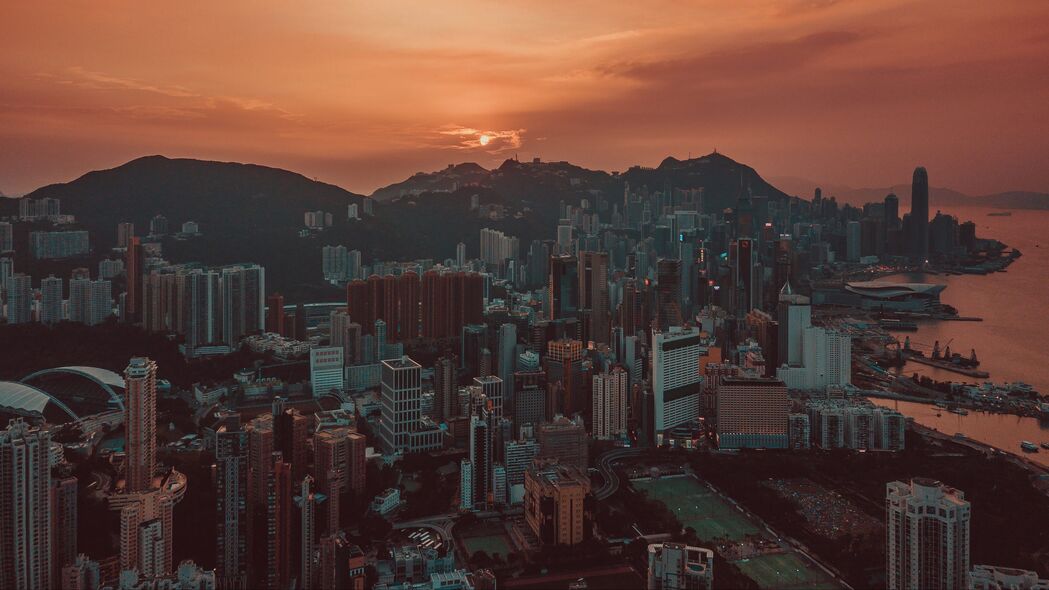 香港城市日落鸟瞰，摩天大楼与天空美景，4K高清壁纸下载（3840x2160）