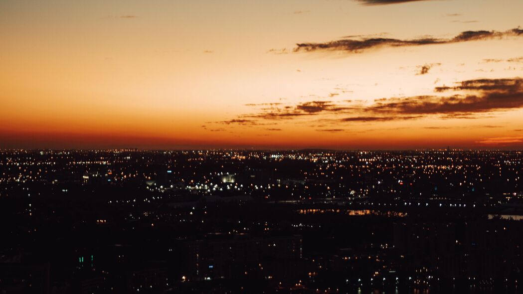 夜城天际线，璀璨夜空下的城市灯光，高清4K夜间景观壁纸下载（3840x2160）