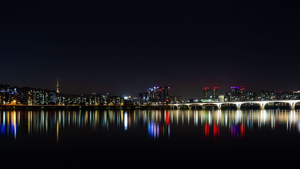 夜城全景，璀璨城市灯光，地平线映海洋，4K高清壁纸3840x2160下载