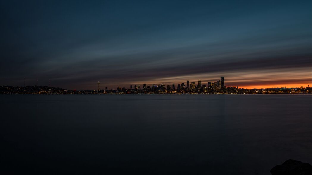 西雅图夜城，璀璨海岸城市灯光全景 4K高清壁纸（3840x2160）免费下载