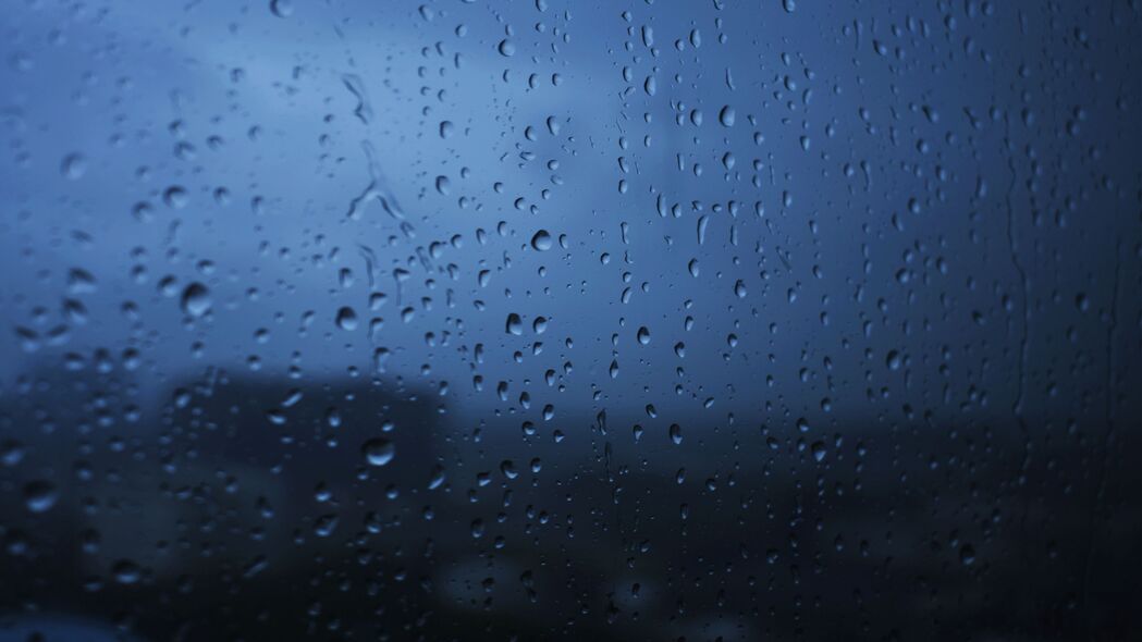 玻璃上的雨水，湿气蔓延的宏观美景，高清4K壁纸（3840x2160）免费下载