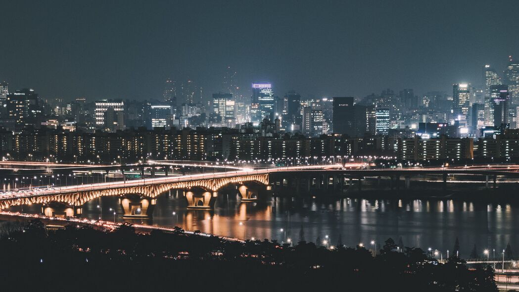 夜城璀璨鸟瞰，城市灯光道路照明4K壁纸，高清3840x2160风景图片下载