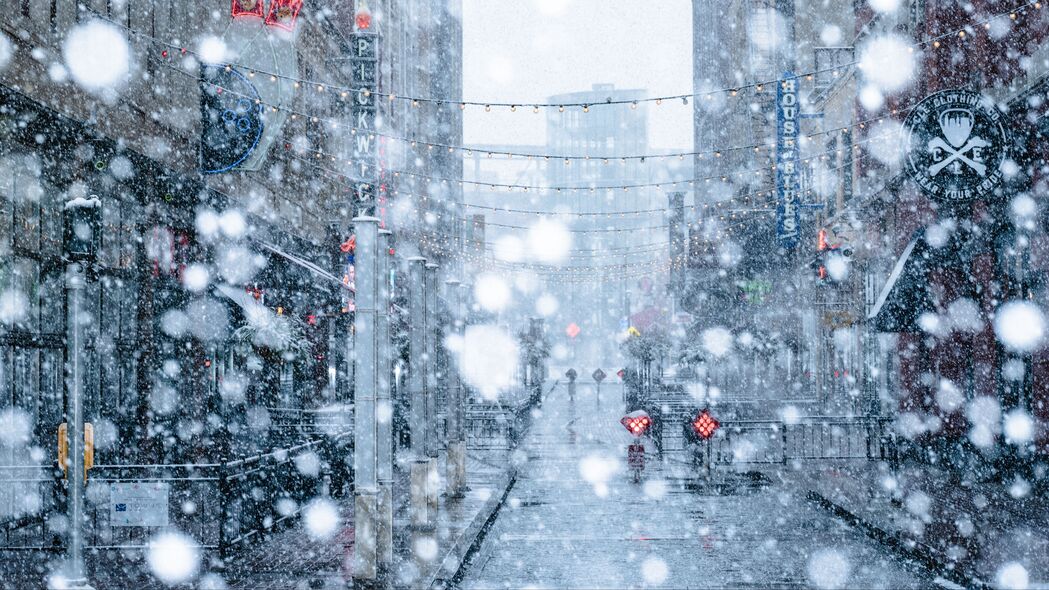 冬日雪景，城市街道降雪高清4K壁纸，3840x2160分辨率美景图集下载