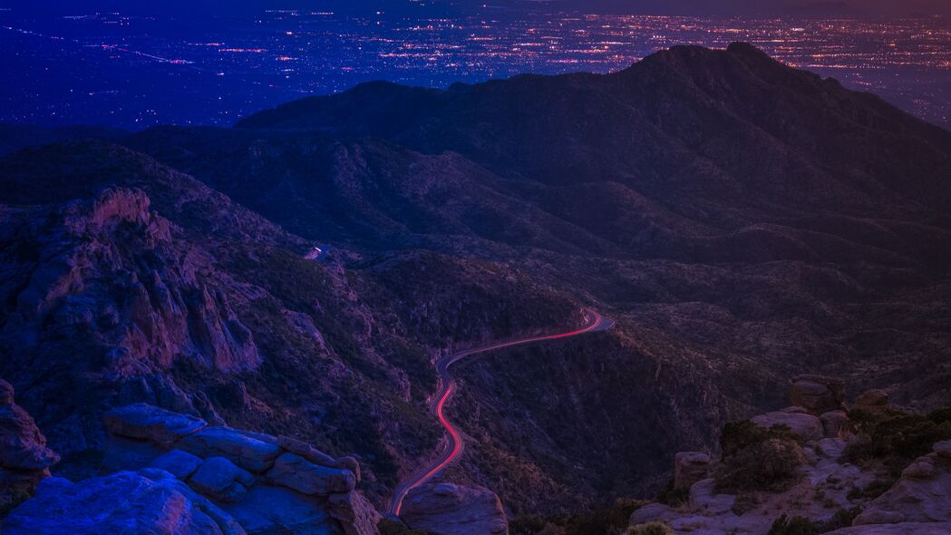 山脉之道，夜晚背光鸟瞰，超高清4K风景壁纸（3840x2160）下载