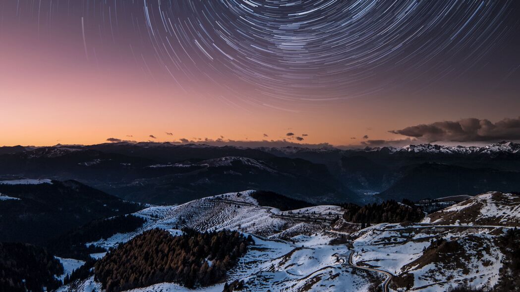 山脉之巅，星空璀璨，意大利白云石山峰4K高清壁纸（3840x2160）