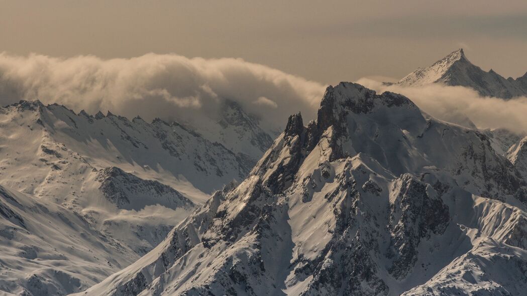 山峰雪景映黄昏，法国风光4K壁纸下载 - 3840x2160高清风景图片