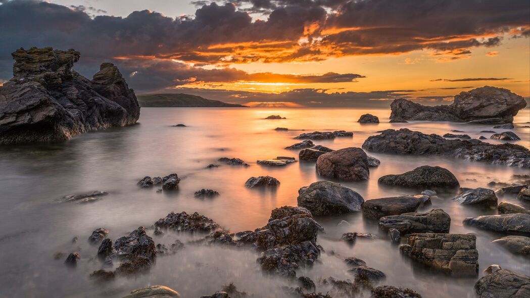 4K高清壁纸，海湾日落，地平线石头与云彩美景，3840x2160超清下载