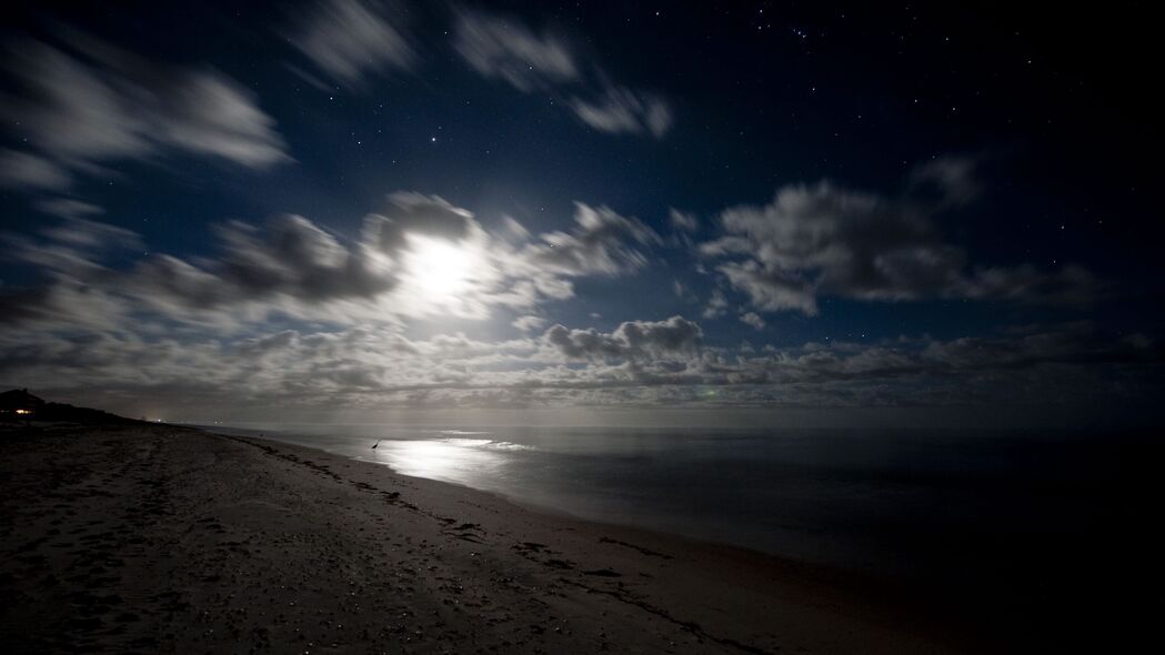 海岸夜云星空美景，精选4K高清壁纸，3840x2160分辨率，畅享视觉盛宴！