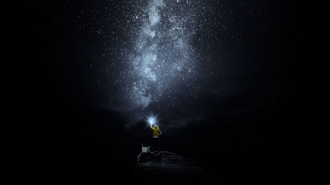 星空之夜，孤独男人的闪耀时刻，深色4K壁纸，3840x2160高清下载