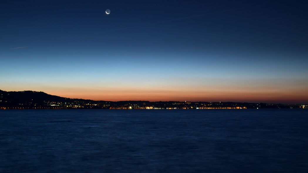 夜城海岸线日落，绝美大海夜景4K壁纸，3840x2160高清下载