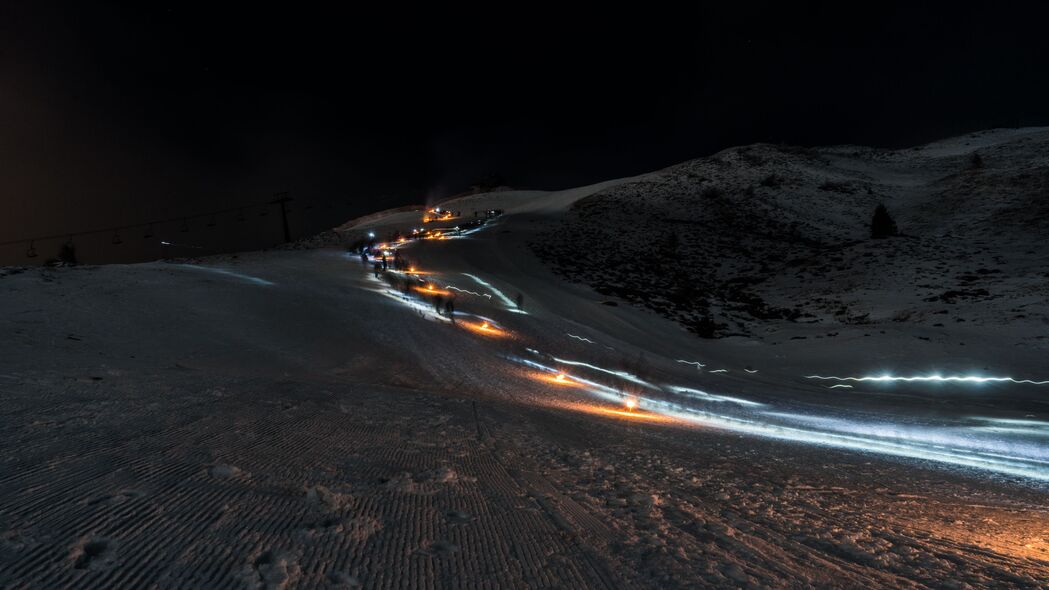 冬天雪景长时间曝光剪影，夜晚痕迹留存，4K高清壁纸3840x2160，精选背景图片下载